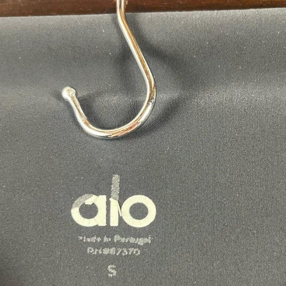 Alo Women’s High-Waist Ripped Warrior 7/8 length Legging Black Small - Picture 4 of 6